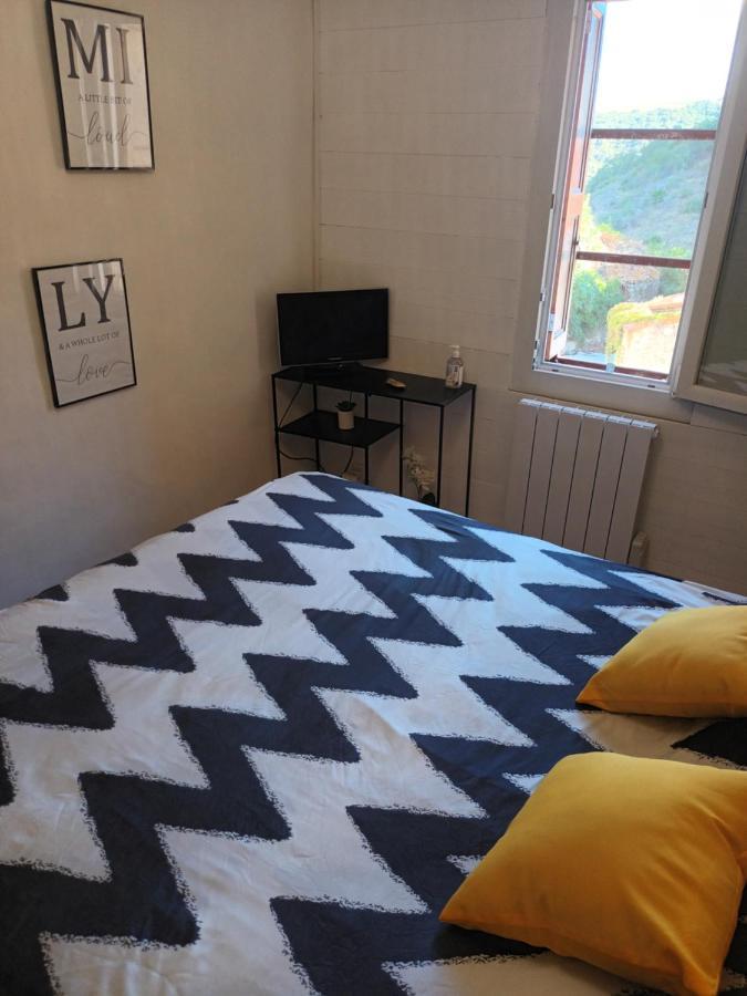 B&B Chambres "Chez Meme Germaine" Caramany Exterior photo